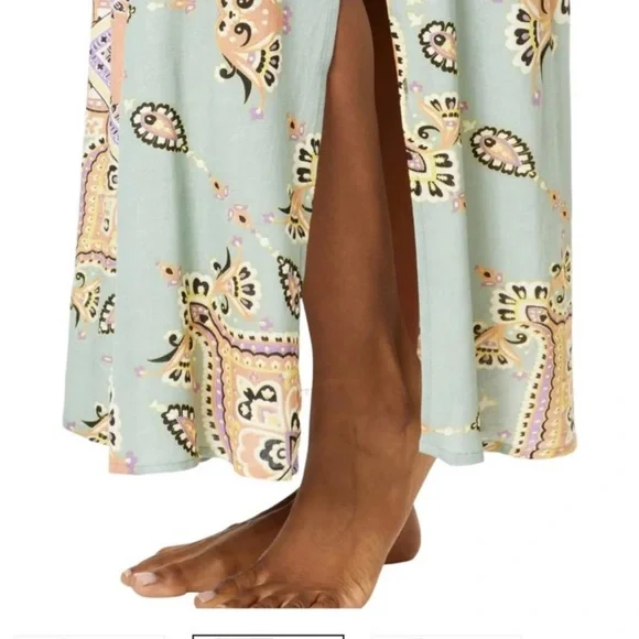 America and Beyond green medallion print Maxi Dress - Picture 9 of 10